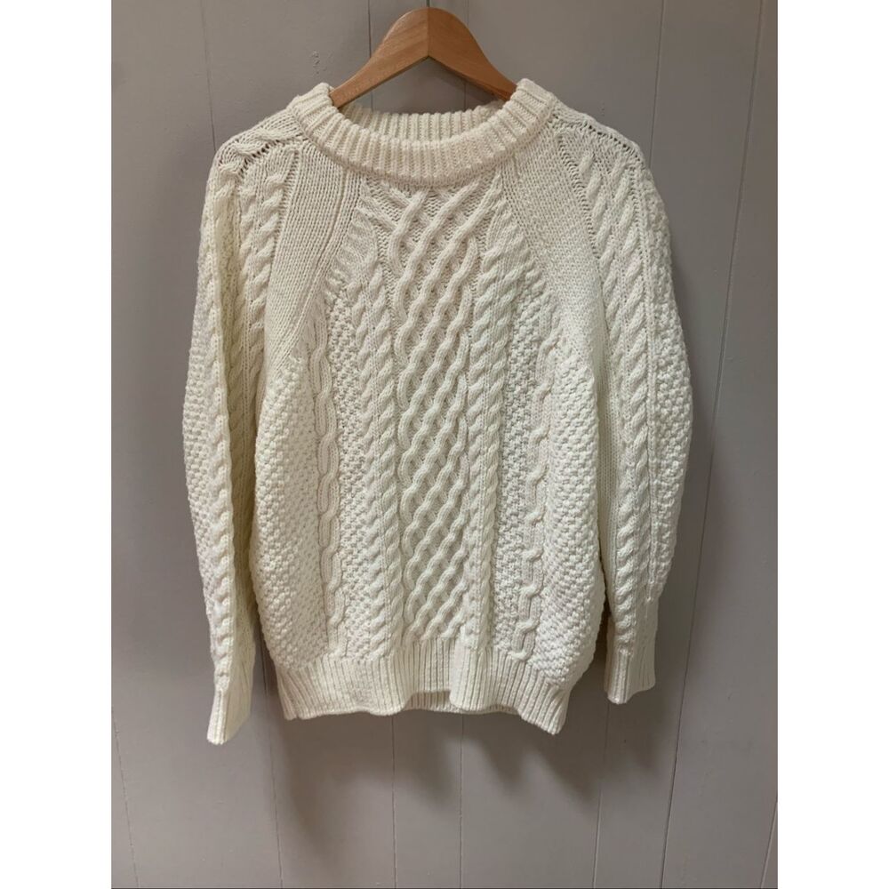 Forever 21 cream-colored crewneck sweater classic heavy chunky cable-knit L